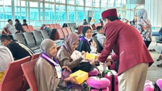 Bandara Sultan Hasanuddin Bagikan 8.700 Takjil untuk Penumpang Selama Ramadhan 2026